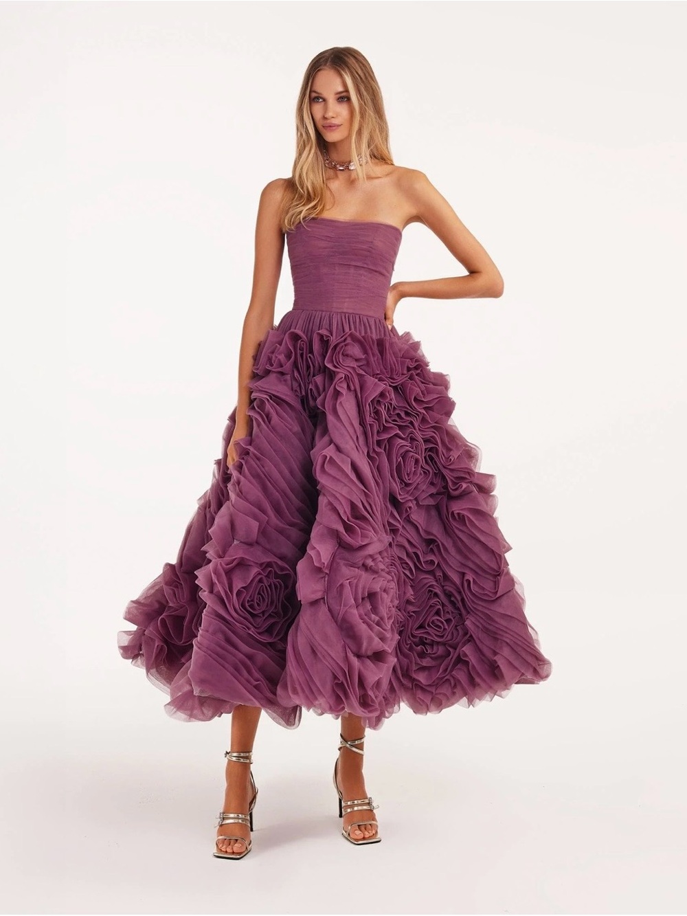 Dramatically flowered tulle dress in wine color